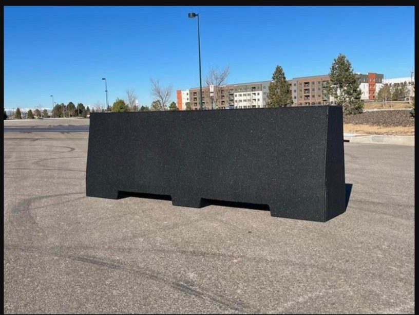 8 FT Static Barrier